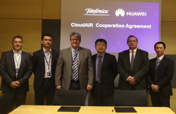 Enrique Blanco Nadales, Global CTO of Telefónica Group, y Zhou Yuefeng, CMO of Huawei Wireless Product Line, durante la firma del Memorando de Entendimiento Enrique Blanco Nadales, Global CTO of Telefónica Group, y Zhou Yuefeng, CMO of Huawei Wireless Product Line, durante la firma del Memorando de Entendimiento