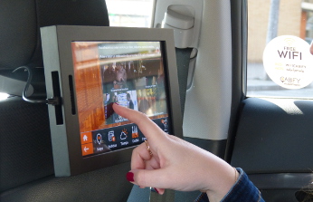 Samsung instala sus tabletas en los vehículos Cabify en Barcelona.