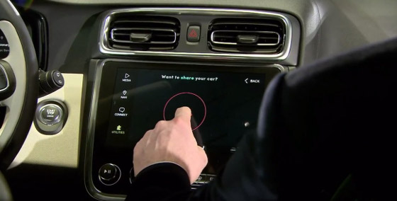 Primer coche de uso compartido mediante una app integrada Primer coche de uso compartido mediante una app integrada