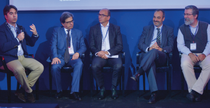 Los ponentes durante la mesa redonda sobre cloud y ciberseguridad Los ponentes durante la mesa redonda sobre cloud y ciberseguridad