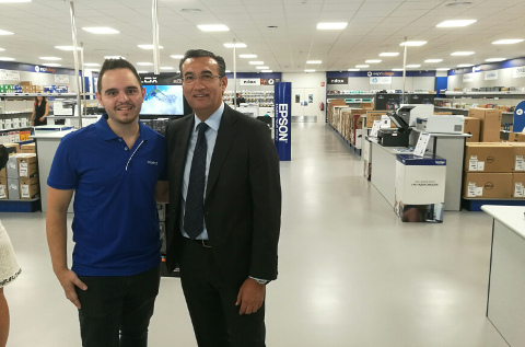 José María García, de Esprinet, en el cash and carry de Hospitalet. José María García, de Esprinet, en el cash and carry de Hospitalet.