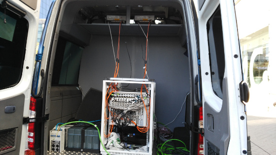 Interior furgoneta Ericsson-Orange provista de un equipo 5G. Interior furgoneta Ericsson-Orange provista de un equipo 5G.