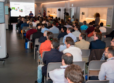 La sala de conferencias del Wanda Metropolitano en un momento de la ponencia ganadora de Irontec. La sala de conferencias del Wanda Metropolitano en un momento de la ponencia ganadora de Irontec.