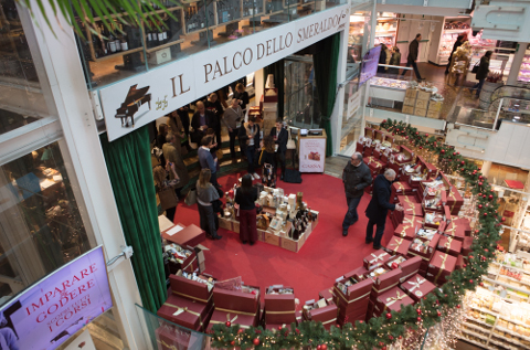 Establecimiento de comida en Milán de la cadena Eataly. Establecimiento de comida en Milán de la cadena Eataly.