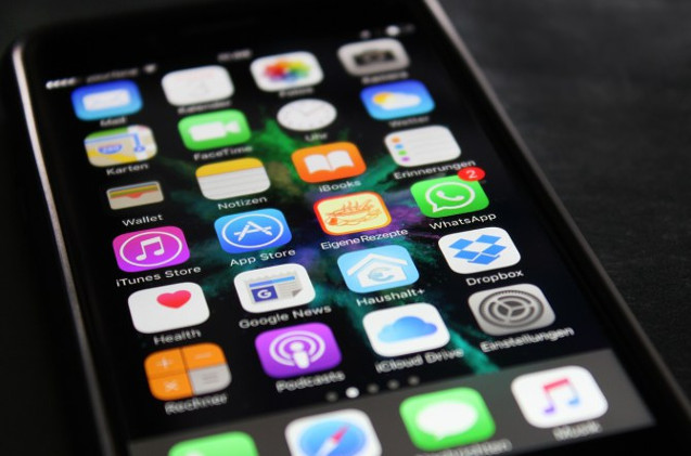 Los españoles llevamos el smartphone “petado” de aplicaciones que no usamos. Los españoles llevamos el smartphone “petado” de aplicaciones que no usamos.