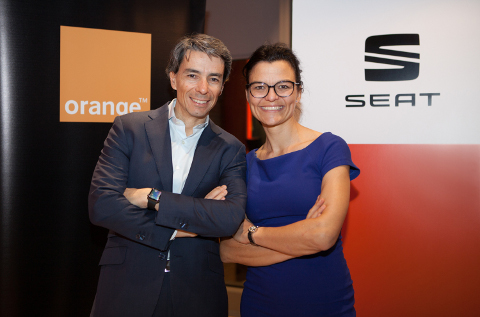 Luis Santos, Director de Innovación y nuevos servicios digitales de Orange, y Arantxa Alonso, Directora de Desarrollo de Negocio de Seat. Luis Santos, Director de Innovación y nuevos servicios digitales de Orange, y Arantxa Alonso, Directora de Desarrollo de Negocio de Seat.