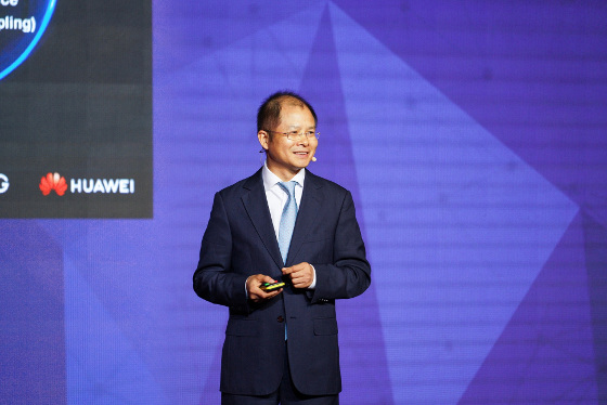 Eric Xu, CEO rotatorio de Huawei, durante su discurso inaugural del MWC Shanghái 2018. Eric Xu, CEO rotatorio de Huawei, durante su discurso inaugural del MWC Shanghái 2018.