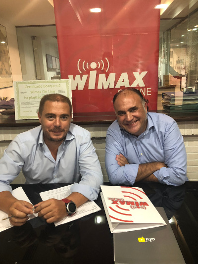 Javier Martínez, CEO de Wimax Online, y Manuel Hernández, consejero delegado de Ahimas Javier Martínez, CEO de Wimax Online, y Manuel Hernández, consejero delegado de Ahimas