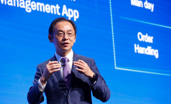 Ryan Ding, director del consejo ejecutivo de Huawei y presidente mundial de la Unidad de Negocio de Operadores, durante su discurso inaugural en el UBBF 2018. Ryan Ding, director del consejo ejecutivo de Huawei y presidente mundial de la Unidad de Negocio de Operadores, durante su discurso inaugural en el UBBF 2018.