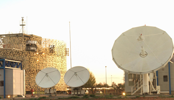 Contenidos de vídeo bajo demanda vía satélite sin necesidad de acceso a Internet Contenidos de vídeo bajo demanda vía satélite sin necesidad de acceso a Internet