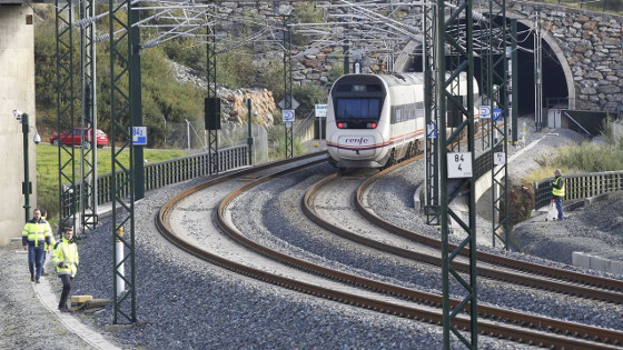 Adif, entidad pública empresarial Administrador de Infraestructuras Ferroviarias. Adif, entidad pública empresarial Administrador de Infraestructuras Ferroviarias.