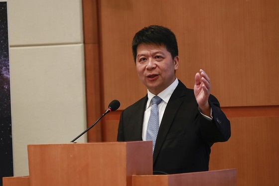 Guo Ping, presidente rotatorio de Huawei, durante la presentación de resultados financieros 2018.