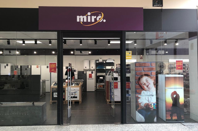 Nuevo local de Miró en el Centro Comercial La Vailet de Sant Vicenç dels Horts. Nuevo local de Miró en el Centro Comercial La Vailet de Sant Vicenç dels Horts.