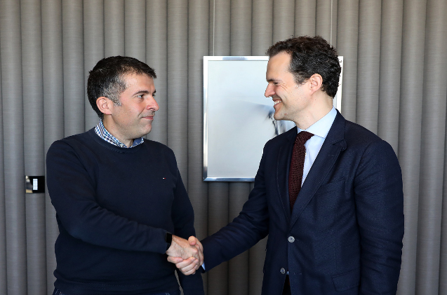 Ignacio Bernal, responsable global de Arquitectura e Ingeniería en BBVA, y Marc Montiel, vicepresidente de Enterprise Countries EMEA de NetApp. Ignacio Bernal, responsable global de Arquitectura e Ingeniería en BBVA, y Marc Montiel, vicepresidente de Enterprise Countries EMEA de NetApp.
