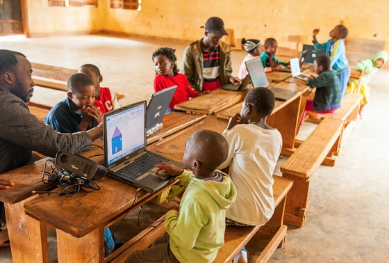 Eurona dará Internet a 2.000 escuelas de Senegal. Eurona dará Internet a 2.000 escuelas de Senegal.