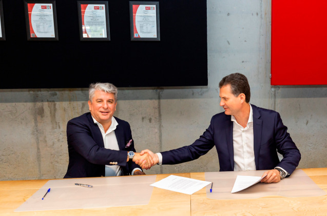 El CEO del grupo Trison, Alberto Cáceres, y el presidente de Accenture en España, Portugal e Israel, Juan Pedro Moreno. El CEO del grupo Trison, Alberto Cáceres, y el presidente de Accenture en España, Portugal e Israel, Juan Pedro Moreno.