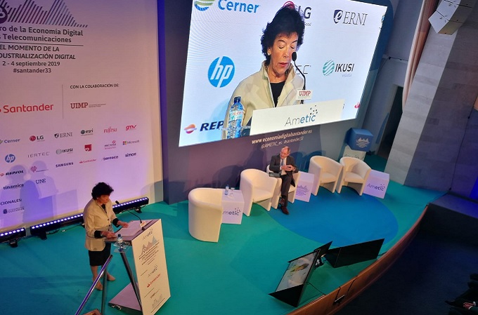 Isabel Celáa durante su presentación en la 33 edición del Encuentro que se celebra en Santander Isabel Celáa durante su presentación en la 33 edición del Encuentro que se celebra en Santander