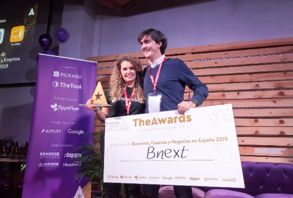 Bnext recogiendo el premio Bnext recogiendo el premio