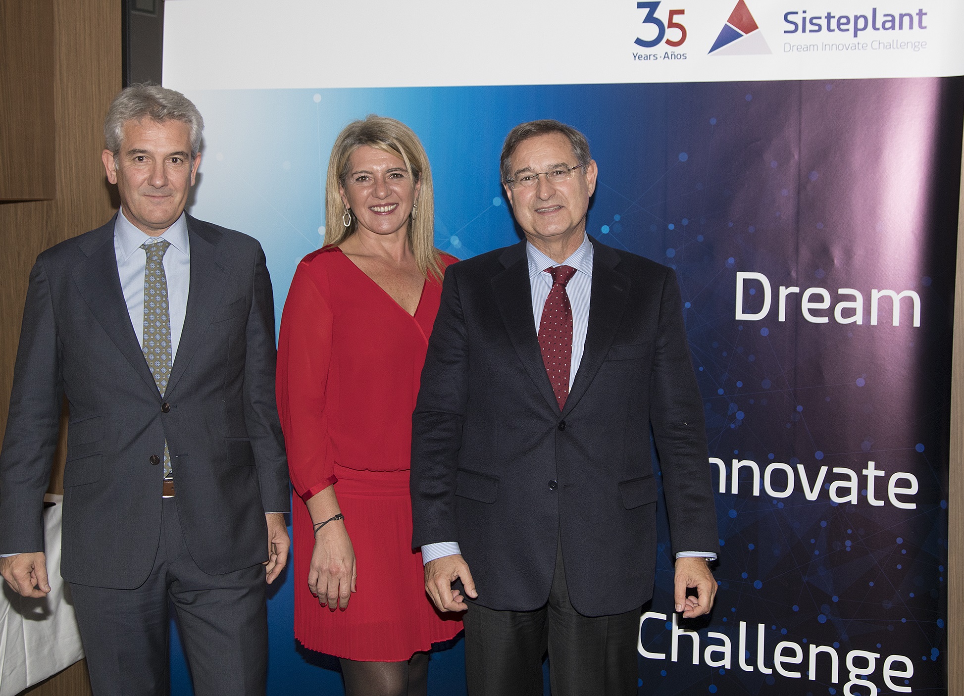 Alfonso Ganzabal, Director General; Ana Santiago, CEO; y José Mª Borda, Vicepresidente de Sisteplant. Alfonso Ganzabal, Director General; Ana Santiago, CEO; y José Mª Borda, Vicepresidente de Sisteplant.