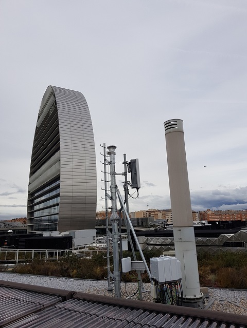 Antena para cobertura 5G instalada en Ciudad BBVA.