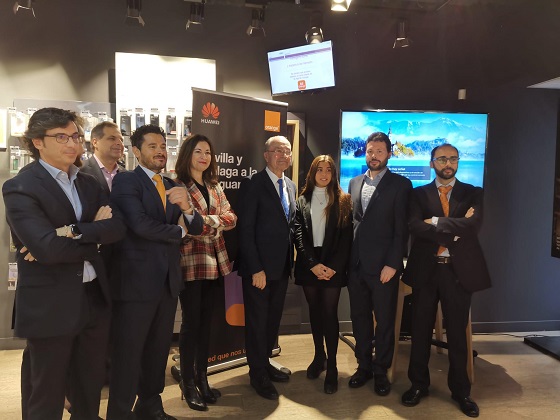 Equipo Málaga en la primera videollamada 100% 5G entre dos ciudades europeas. Equipo Málaga en la primera videollamada 100% 5G entre dos ciudades europeas.