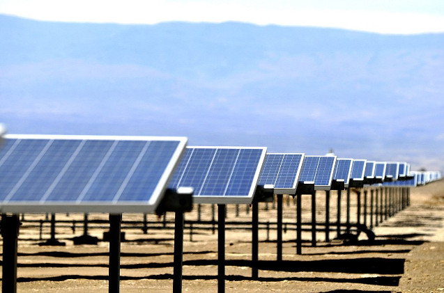 Placas solares de Prodiel en el desierto. Placas solares de Prodiel en el desierto.