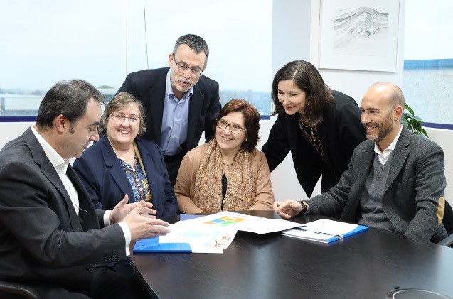 Directivos de Grupo Castilla y de Data Proces, en el acuerdo de compra. Directivos de Grupo Castilla y de Data Proces, en el acuerdo de compra.