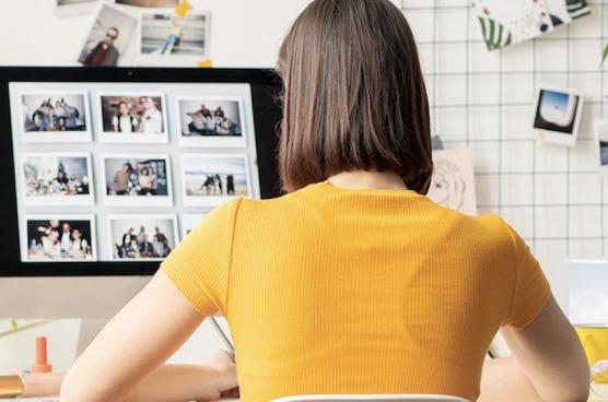 Una persona hace teletrabajo. Una persona hace teletrabajo.