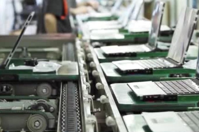 Línea de fabricación de portátiles. Línea de fabricación de portátiles.