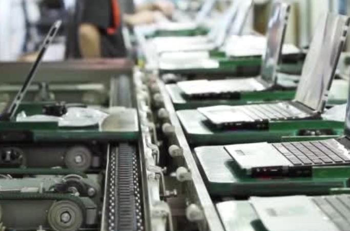 Línea de fabricación de portátiles. Línea de fabricación de portátiles.