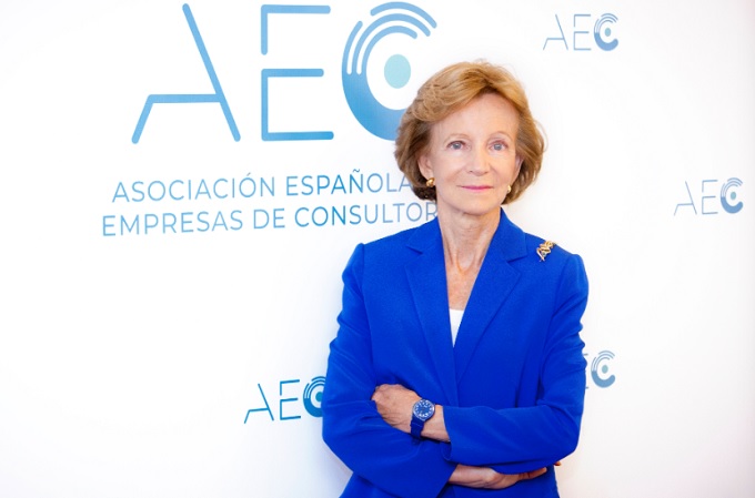Elena Salgado, presidenta de la AEC.