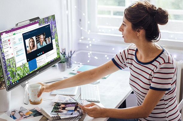Una persona teletrabaja. Una persona teletrabaja.