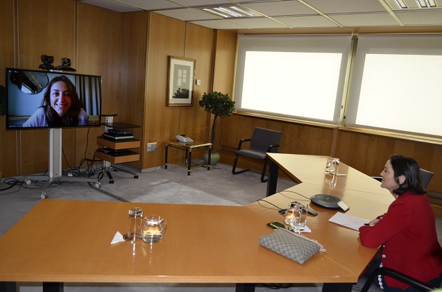 La ministra Reyes Maroto con Alicia Richart, directora general de DigitalES, vía streaming. La ministra Reyes Maroto con Alicia Richart, directora general de DigitalES, vía streaming.