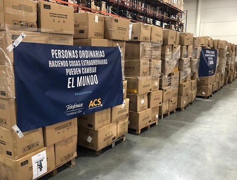 ACS y Telefónica traen más de 200.000 “buzos” para el personal sanitario. ACS y Telefónica traen más de 200.000 “buzos” para el personal sanitario.