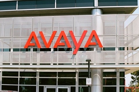 La nube eleva los resultados anuales de Avaya.