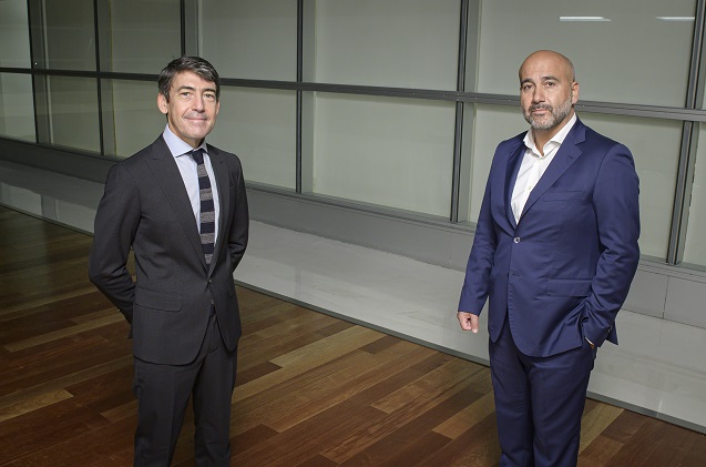 Domingo Mirón de Accenture y Javier de la Cuerda de Enimbos. (Foto Nacho Urbón). Domingo Mirón de Accenture y Javier de la Cuerda de Enimbos. (Foto Nacho Urbón).