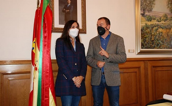 El presidente de la Diputación de Zamora, Francisco José Requejo Rodríguez y la directora de Comunicación y Asuntos Públicos de Eurona. El presidente de la Diputación de Zamora, Francisco José Requejo Rodríguez y la directora de Comunicación y Asuntos Públicos de Eurona.