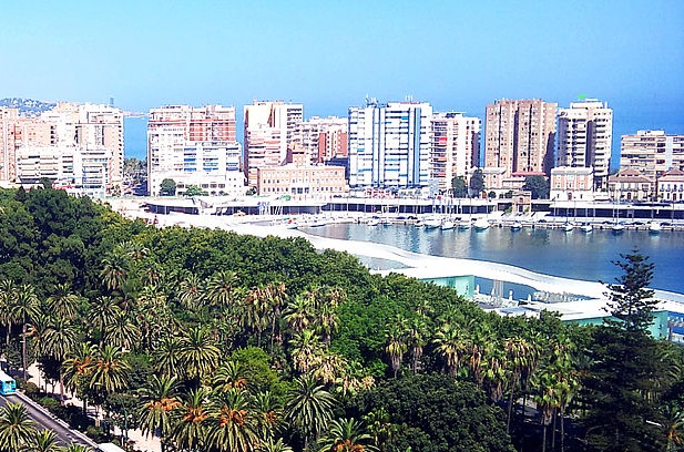 Aspecto de la ciudad de Málaga (Wikimedia Commons). Aspecto de la ciudad de Málaga (Wikimedia Commons).