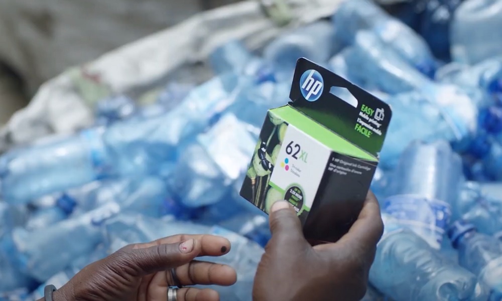Los cartuchos de HP están hechos con plásticos reciclados de botellas. Los cartuchos de HP están hechos con plásticos reciclados de botellas.