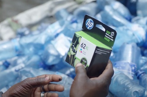 Los cartuchos de HP están hechos con plástico reciclado de botellas. 