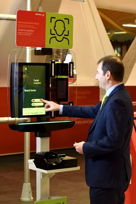 Reconocimiento fácil en el Aeropuerto de Barajas por biometría móvil contactless.
