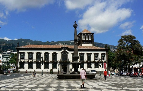 Funchal optimiza la atención al ciudadano con Mitel. Funchal optimiza la atención al ciudadano con Mitel.